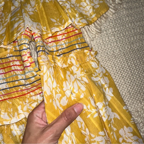 TULAROSA yellow / white floral smocked two-piece crop top and skirt set S / M - Picture 4 of 9